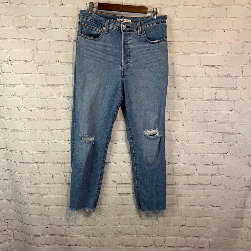 Levi’s Ribcage Straight Ankle Distressed Jeans size 31
